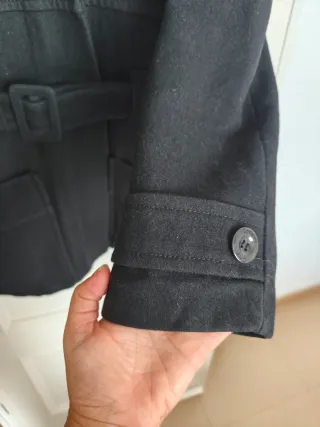 Abrigo de lana negro con cinturón