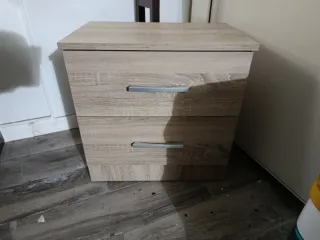 2 Mesitas de noche de madera