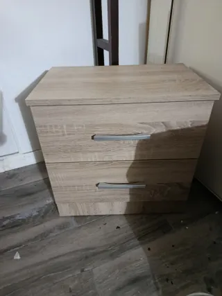 2 Mesitas de noche de madera