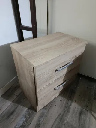 2 Mesitas de noche de madera