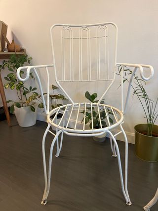 2 sillas forja estilo vintage. Recogida aquí.