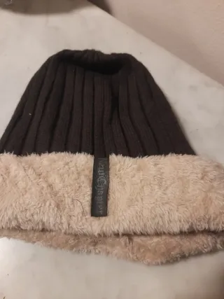 Bufanda Gris, gorros y guantes.