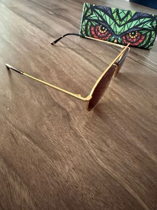 Gafas de sol mujosh eyewear doradas