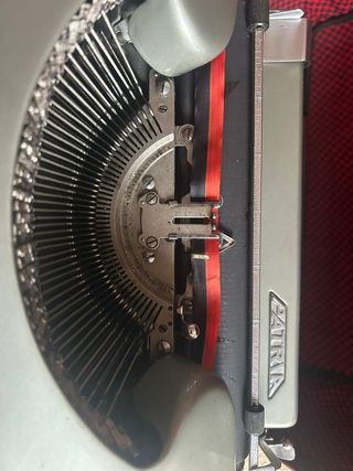 Máquina de escribir PATRIA Portátil Años 50