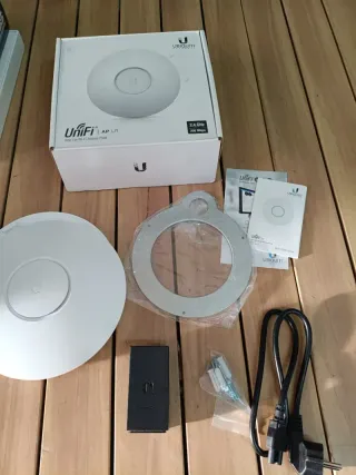 Ubiquiti UAP-LR Networks Enterprise AP-LR UniFi