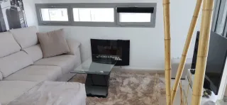 Mesa de comedor y mesa de centro.