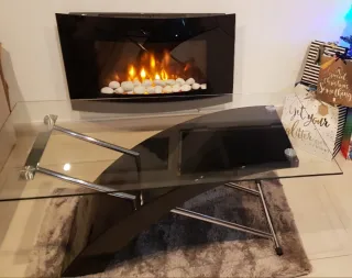 Mesa de comedor y mesa de centro.