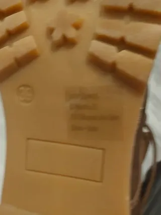 Stivali marroni con ricamo floreale