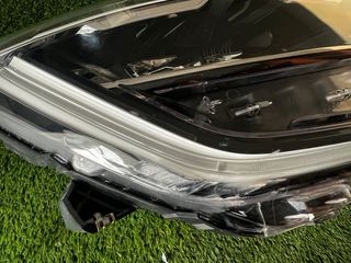 Faro delantero derecho Renault Arkana .