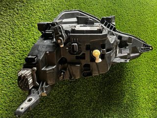 Faro delantero derecho Renault Arkana .