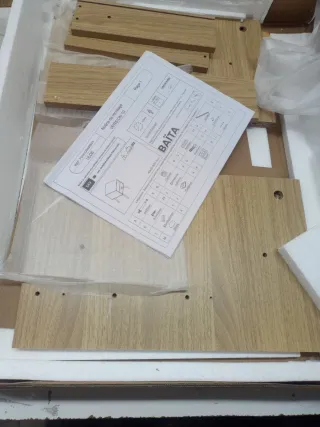 Mesita de noche madera y blanco