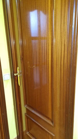 Puerta de madera interior