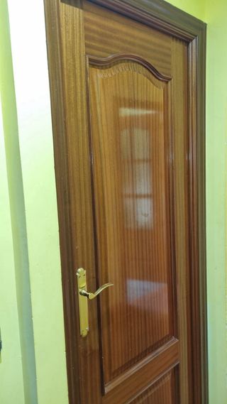 Puerta de madera interior