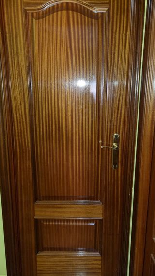 Puerta de madera interior