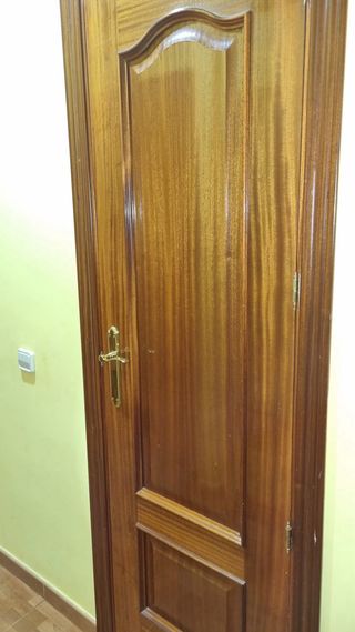 Puerta de madera interior