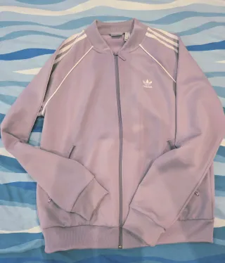 Chaqueta Adidas Morada con Rayas Blancas