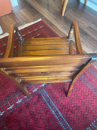 Poltrona in legno con cuscini su misura