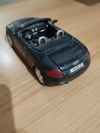 Audi TT Roadster 1:24 Negro