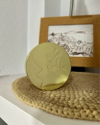 Tarro de vidrio decorativo para vela con tapa dora