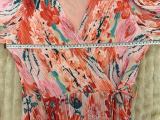 Vestido floral plisado M/38/10. Nuevo con etiqueta