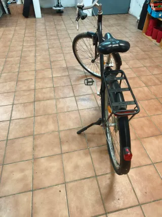 Bicicleta de paseo negra