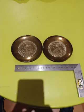 Ceniceros metálicos dorados