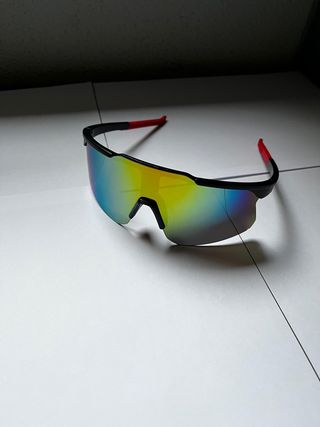 Gafas deportivas de sol nuevas