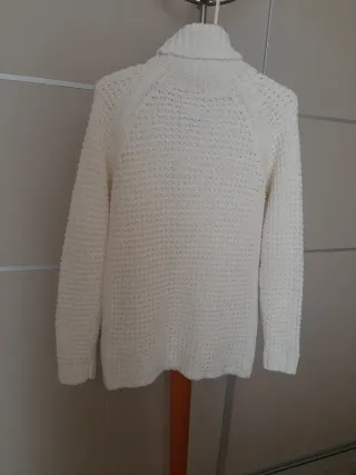 Jersey blanco cuello alto talla M. Pull&Bear