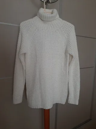 Jersey blanco cuello alto talla M. Pull&Bear