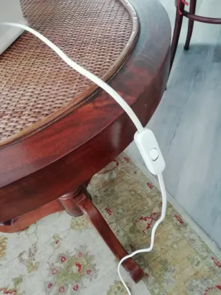 Lámpara de mesa cerámica esmaltada.