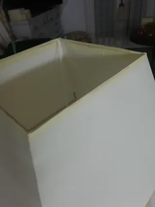 Lámpara de mesa cerámica esmaltada.