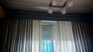 Tende a righe in tessuto grigio e beige