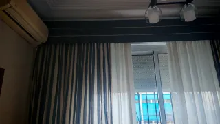 Tende a righe in tessuto grigio e beige