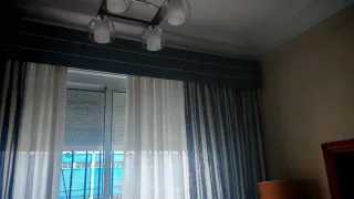 Tende a righe in tessuto grigio e beige