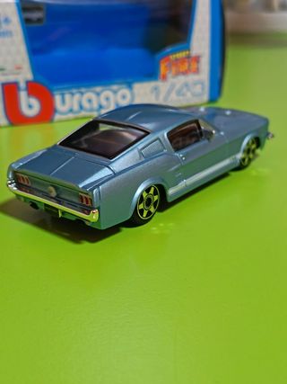 Bburago Ford Mustang Fastback 1:43