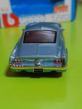 Bburago Ford Mustang Fastback 1:43
