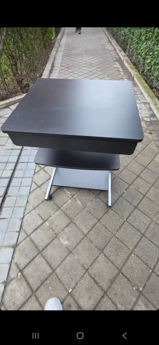 Mesa auxiliar con ruedas