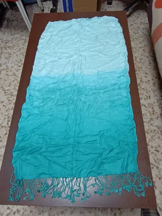 Pashmina azul degradado con flecos