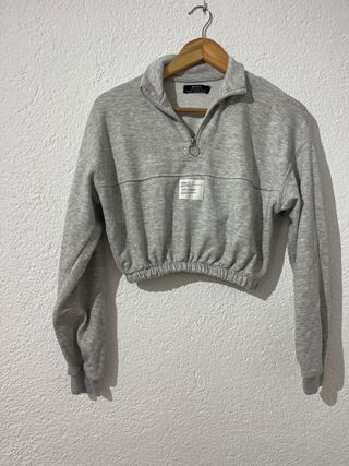 Sudadera Bershka gris cremallera cuello alto