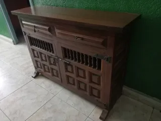 Taquillón de madera maciza antiguo