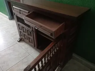 Taquillón de madera maciza antiguo