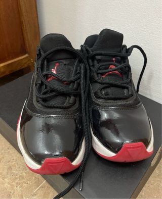 Zapatillas Jordan Talla 36 Negras y Rojas
