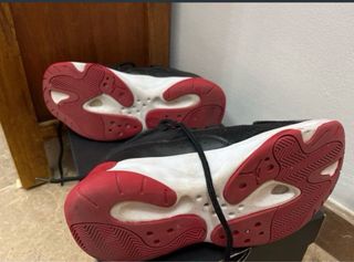 Zapatillas Jordan Talla 36 Negras y Rojas