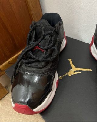Zapatillas Jordan Talla 36 Negras y Rojas
