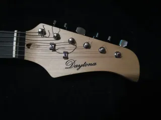 Guitarra Eléctrica Negra + Amplificador