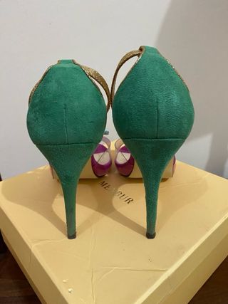 Zapatos de fiesta con pedrería