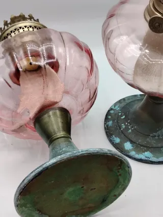 Lámparas de aceite francesas antiguas.