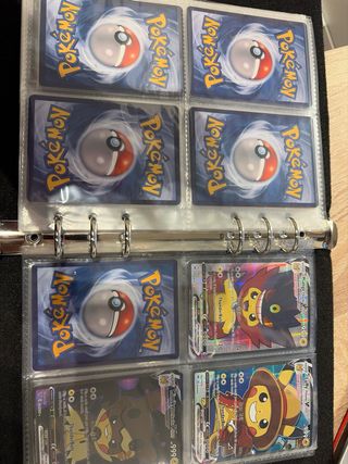 Álbum de cartas Pokémon (cada carta 3,5€)