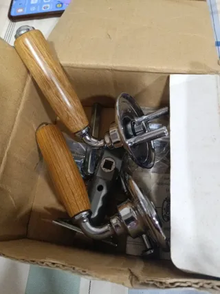 Manetas de puerta madera y metal