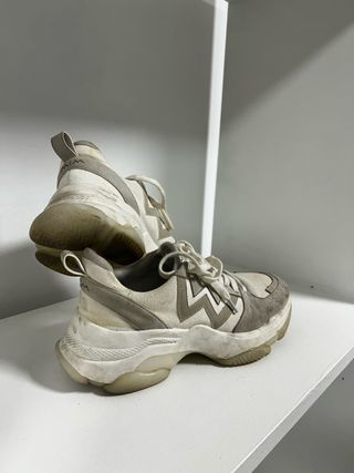 Deportivas MIM tela blancas y grises